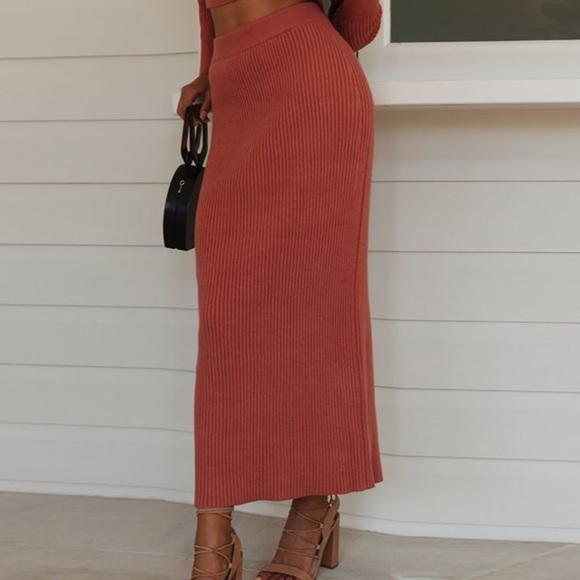 Elegant Rust/Pink Knit Skirt Set - Picture 3 of 7